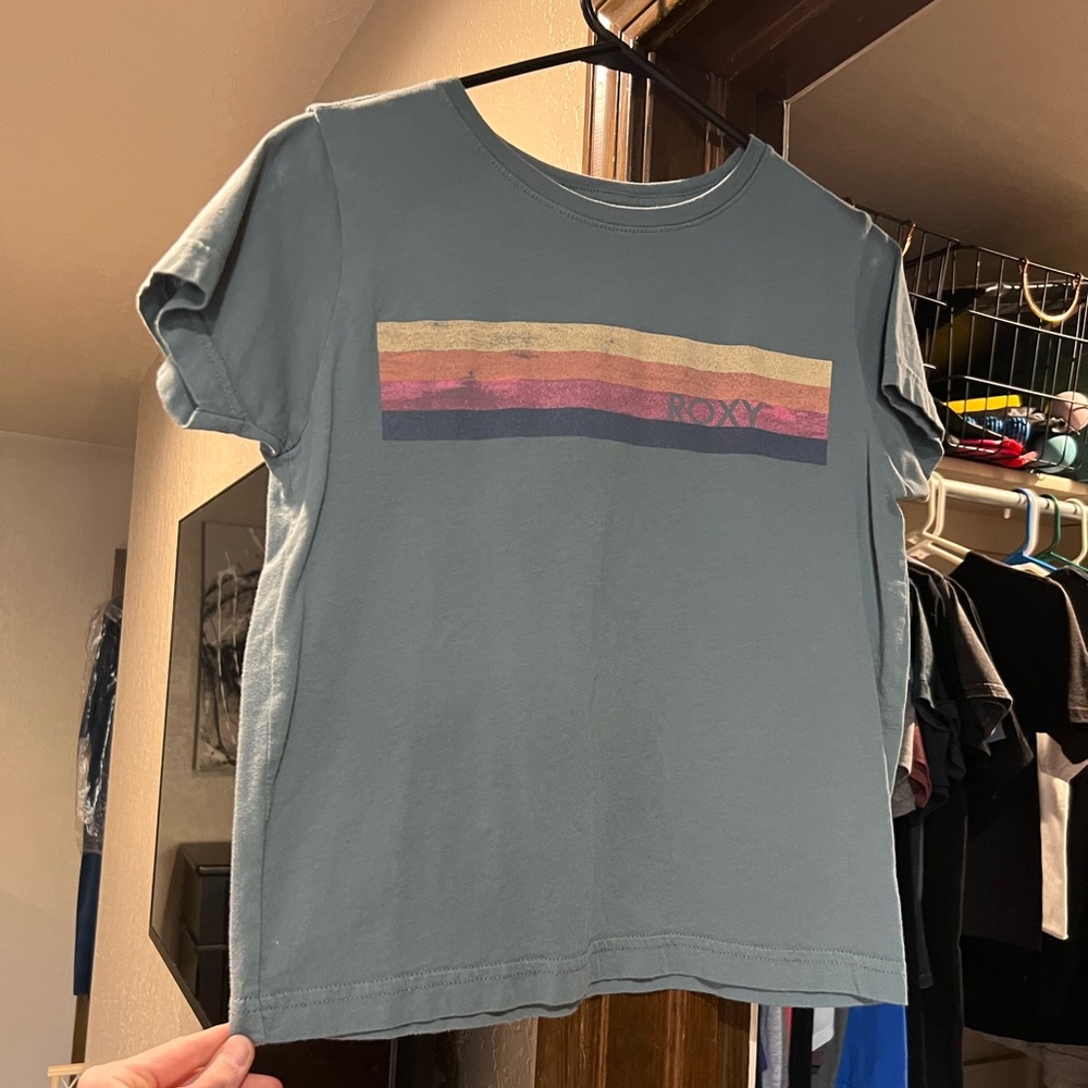 XS Roxy sage green tee!